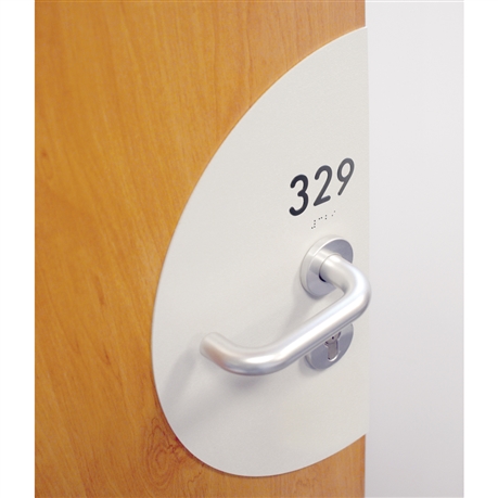 Protection de porte avec numéro et braille - Direct Signalétique