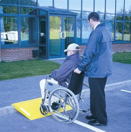 Prix rampe d'accès fauteuil roulant caoutchouc, rampe d'accès PMR handicapé  caoutchouc